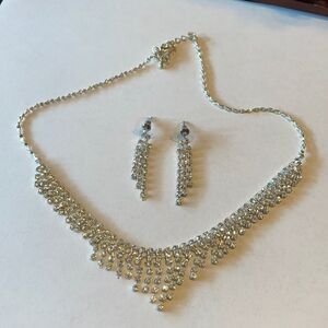 Set of rhinestone silver drop earrings and necklace